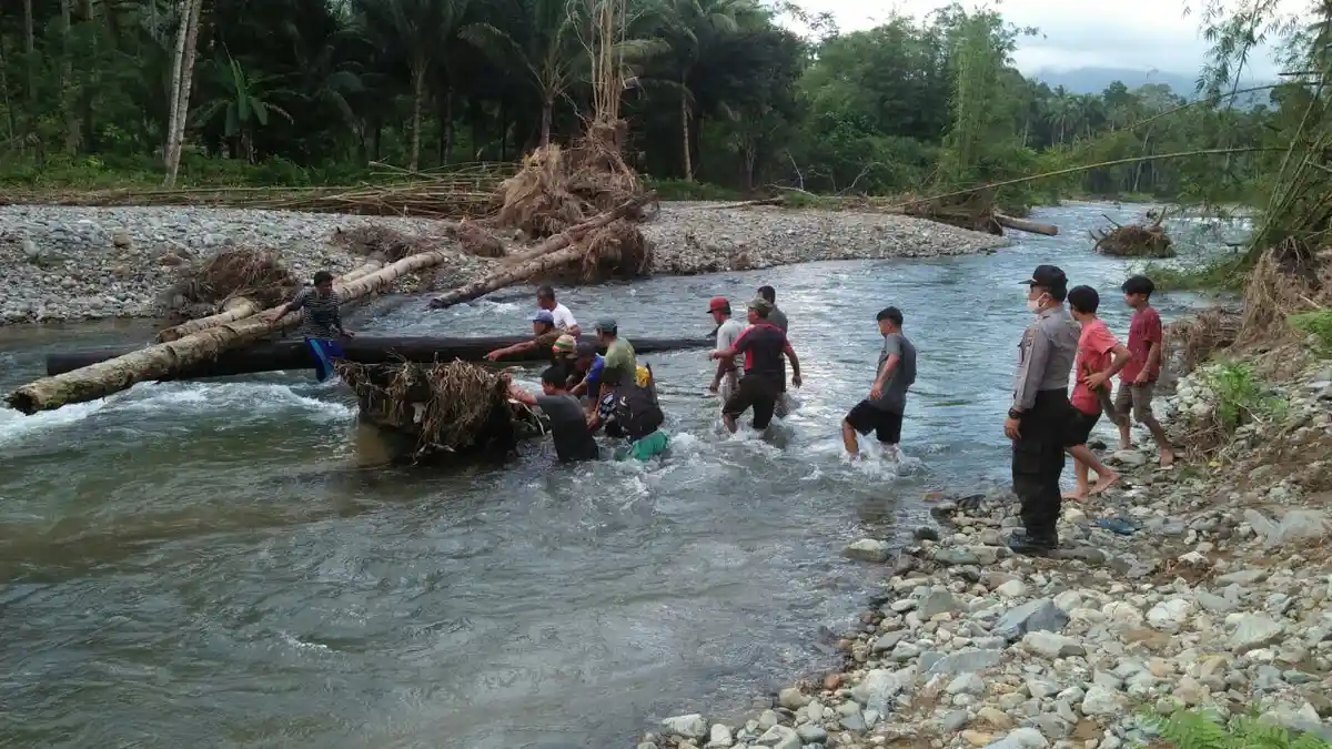 Sebelum Hanyut, Warga Kombot Sempat Dilarang ke Kebun