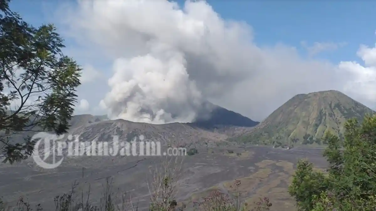 BREAKING NEWS : Gunung Bromo Kembali Terjadi Erupsi, Durasi Sekira 7 Menit