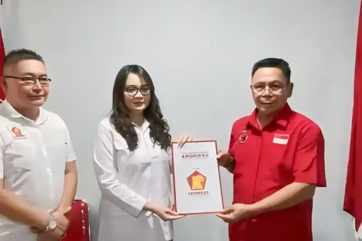 Sendy Rumajar Resmi Daftar Bakal Calon Wakil Wali Kota Tomohon di DPC PDIP