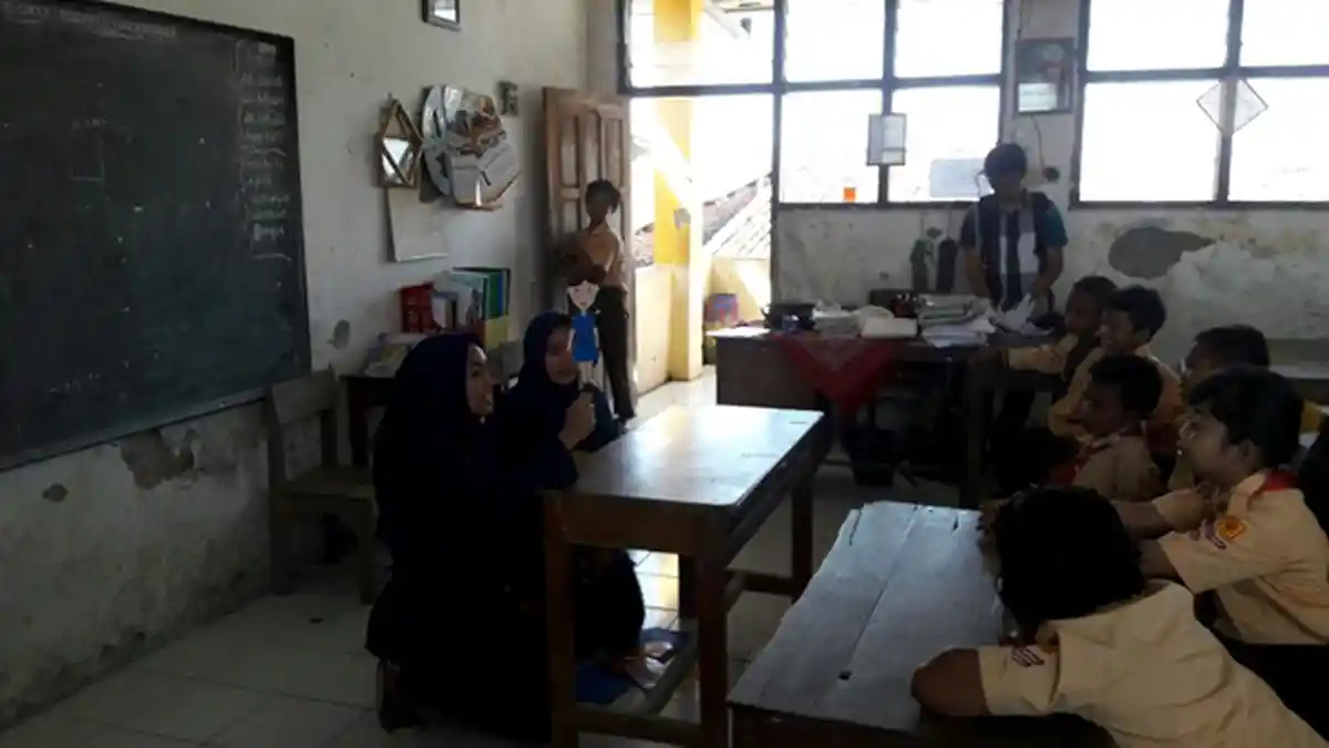 Lima Mahasiswa Undip Beri Edukasi Seks kepada  Murid SDN Tambakrejo 3 Semarang