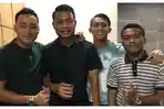 febri-hariyadi-dedi-kusnandar-dan-billy-paji-keraf-persib-bandung-shohei-matsunaga_20180217_090543.jpg