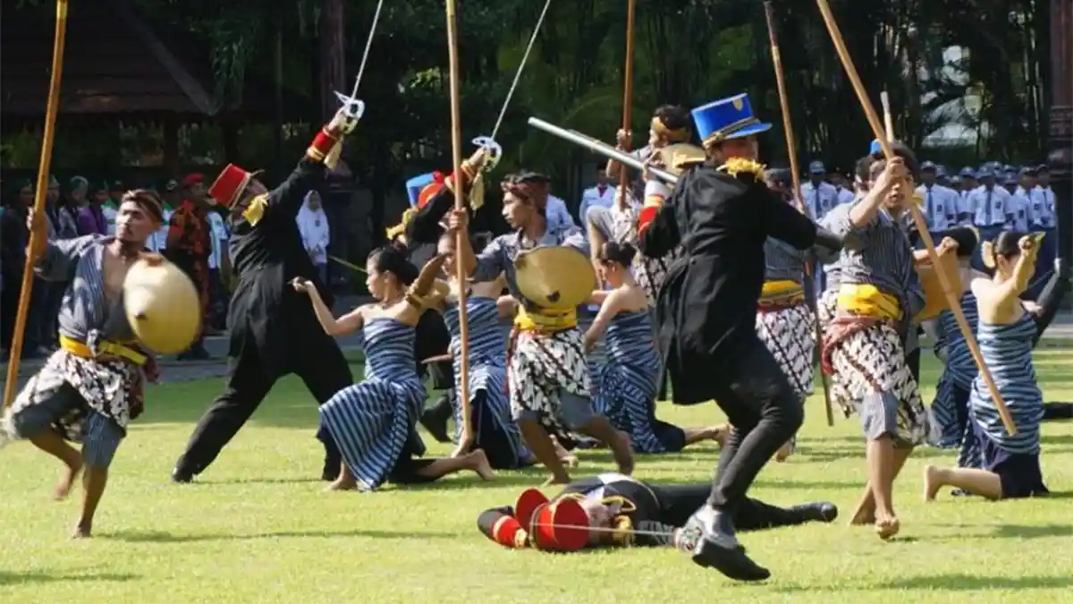 Pentas Tari Pejuang Indonesia Melawan Penjajah Belanda Digelar di Balai Kota Solo