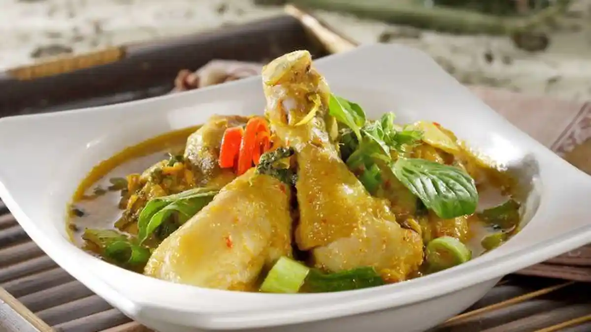 Cara Mudah Membuat Ayam Woku, Makanan Khas Manado, Sulut, Kuncinya Dilumuri Air Jeruk Nipis