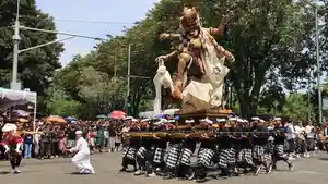 Salah-satu-momen-ogoh-ogoh-yang-tampil-pada-acara-parade-di-Catus-Pata.jpg