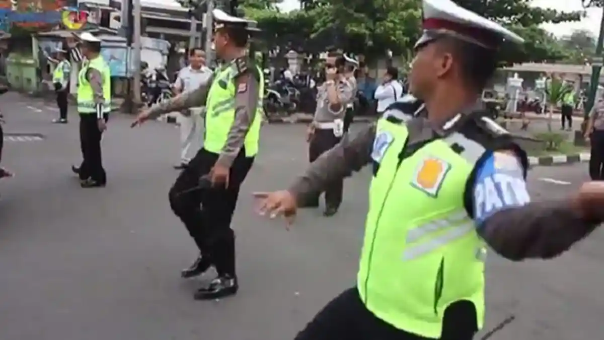 Polisi Lalu Lintas Diharapkan Bekerja Profesional Modern dan Terpercaya