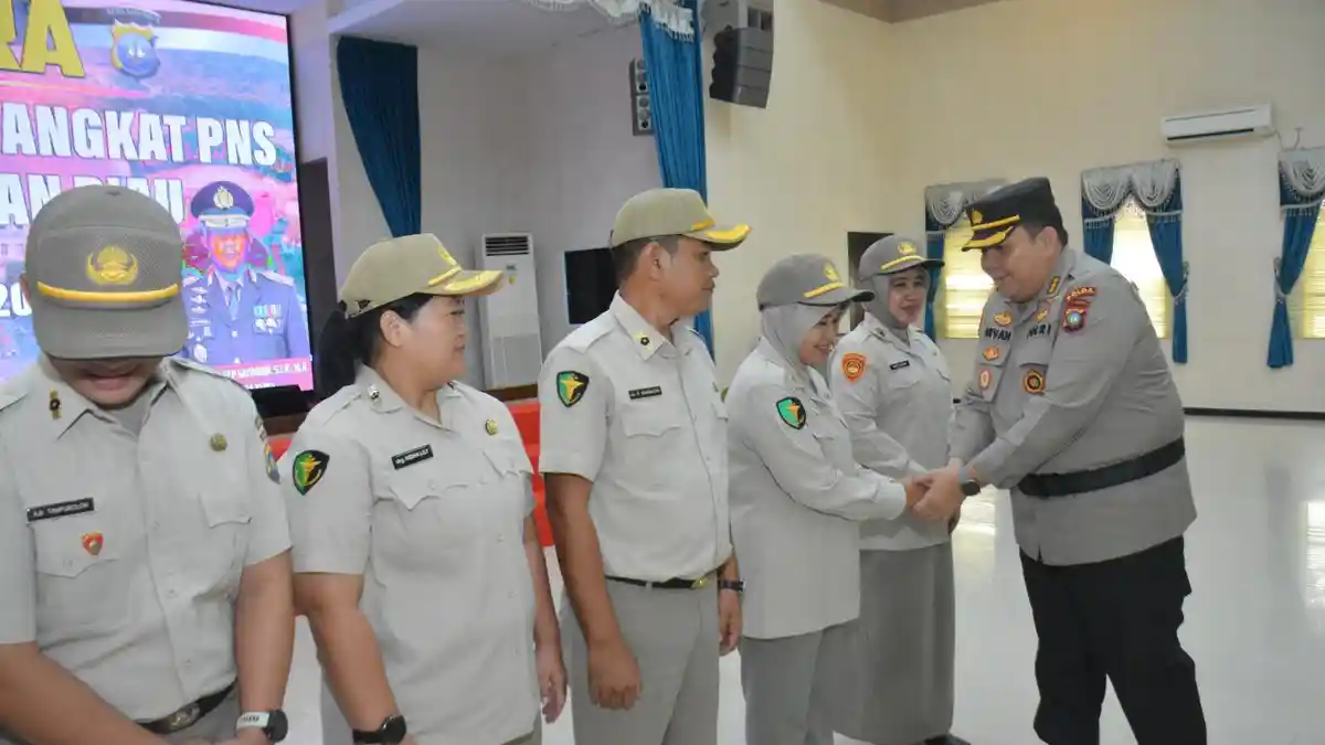 10 PNS Polda Kepri Naik Pangkat dan Diberikan Penghargaan Dalam Prestasi kerja