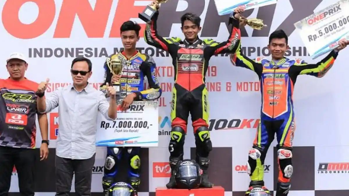 Peringati Hari Pahlawan, Para Pembalap Oneprix Beradu Cepat di Sirkuit GBT  Surabaya