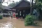 Suasana-banjir-di-Rantau-Nangka-Rt-2-mulai-terendam-banjir112.jpg