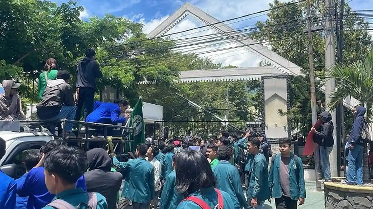 Unjukrasa di Depan Kantor DPRD, Mahasiswa Kawal 8 Tuntutan ke Pemerintah
