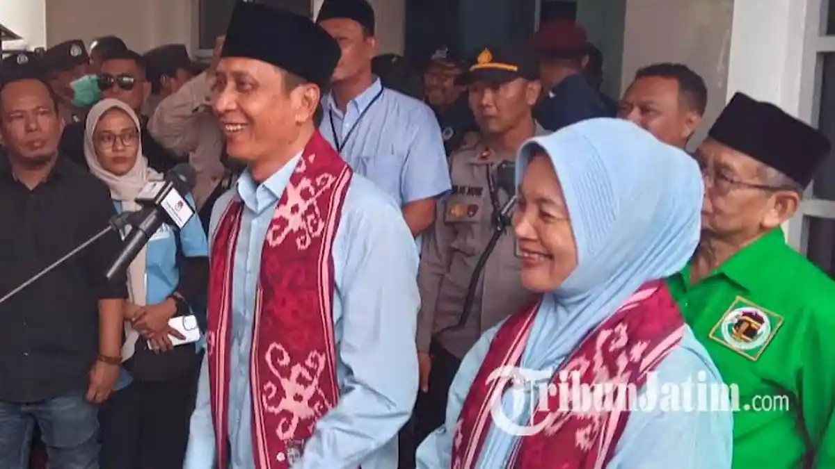 Dikawal Ribuan Pendukung, Setyo Wahono-Nurul Azizah Resmi Daftar ke KPU Bojonegoro