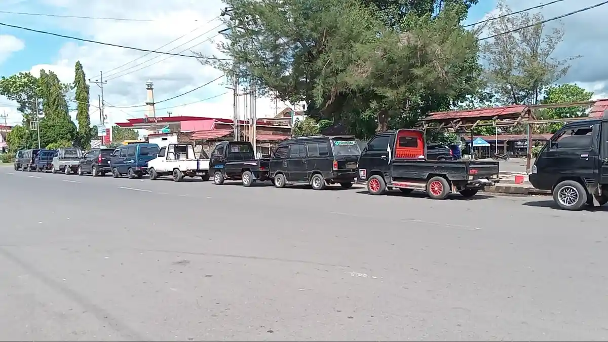 Antrien BBM di SPBU Kepahiang Bengkulu Mengular, Warga Bersyukur Stok Selalu Ada