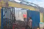 Damkar Hampir Kewalahan, Rumah Berisi Rongsokan di Kepanjen Malang Terbakar hingga 3 Jam