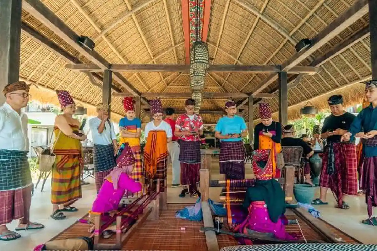 Lebih dari Sekedar Pantai, Senggigi Sajikan Paket Wisata Budaya dan Alam yang Unik