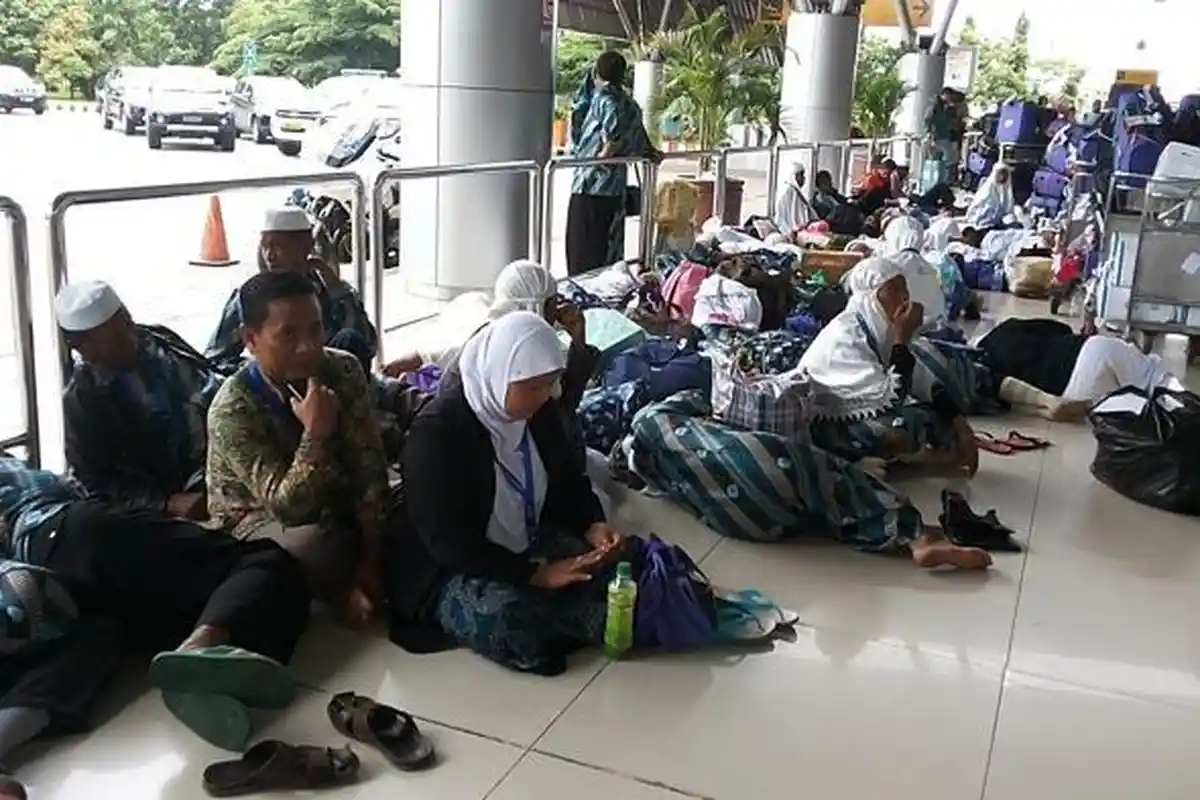 36 Jemaah Umrah Sambas Dua Minggu Terlantar di Bekasi, Diduga Jadi Korban Penipuan Travel Bodong
