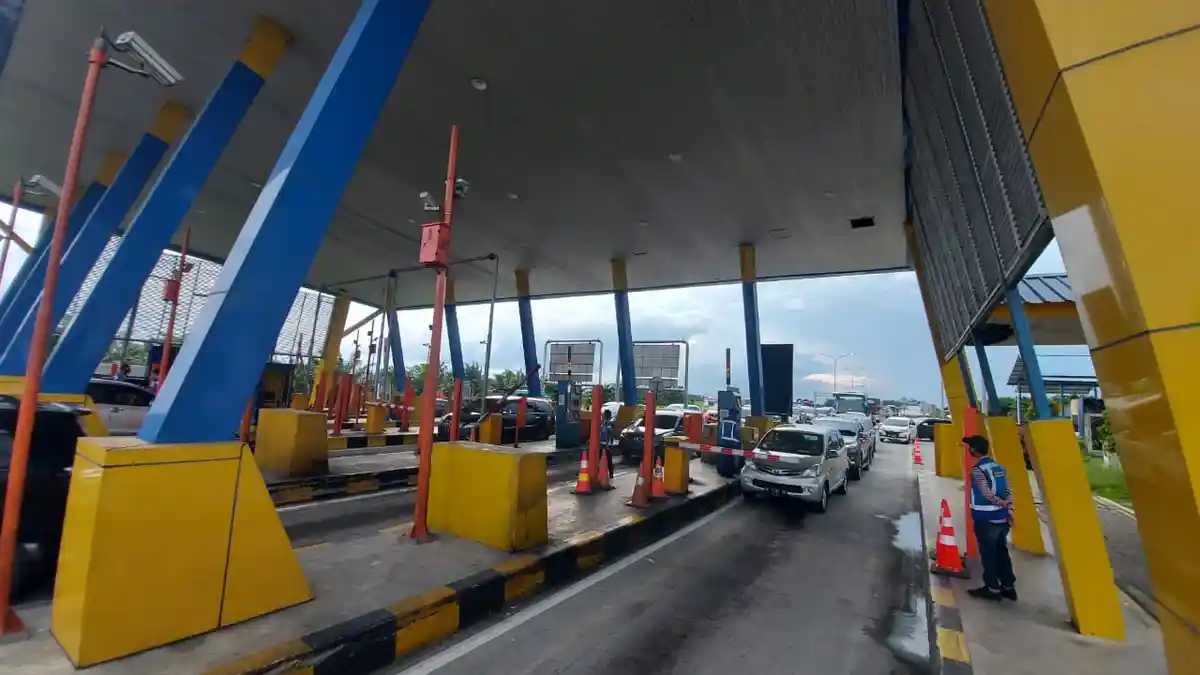 Curi Start Mudik H-1 Penyekatan, Jasa Marga Catat Kenaikan 51% Kendaraan Keluar Tol Tebingtinggi
