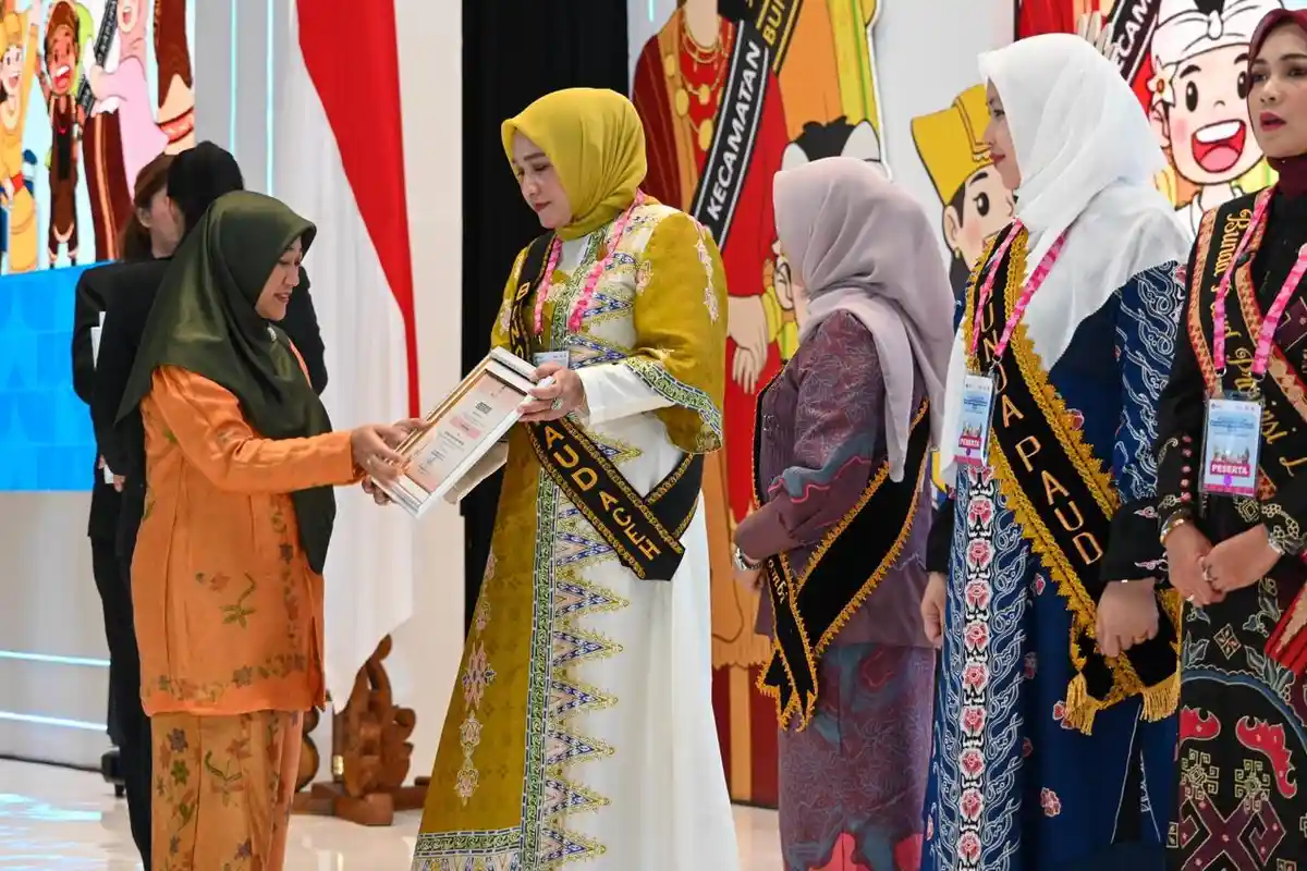 Bunda PAUD Aceh, Marlina Muzakir Raih Penghargaan Nasional “Bunda PAUD Peduli PAUD 2025”