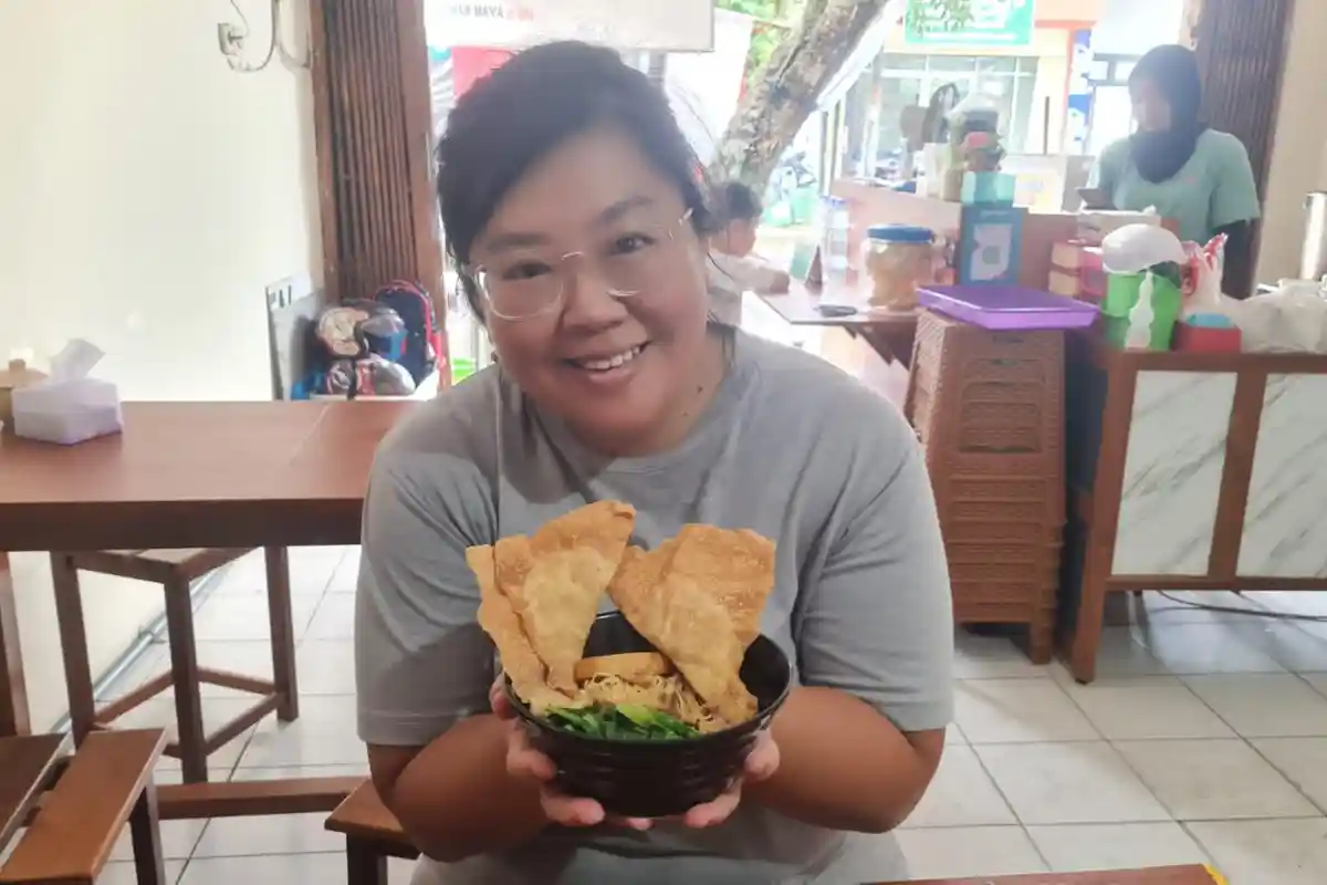 Usai Dipromosikan Lapak Ganjar, Warung Mie Ayam Erlin Novida Kini Punya Banyak Pelanggan Setia