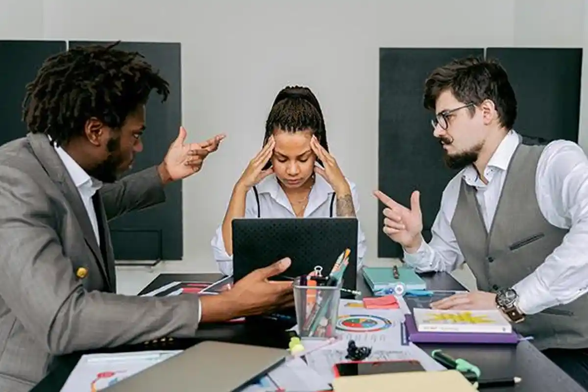 Perselisihan Virgo dengan Rekan Kerja, Scorpio Sibuk: Ramalan Zodiak Karier Jumat 1 Agustus 2025