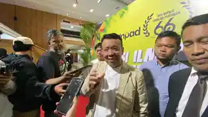 Guru-Besar-UIN-Syarif-Hidayatullah-Prof-Achmad-Tjachja-Nugraha-berikan-keterangan.jpg