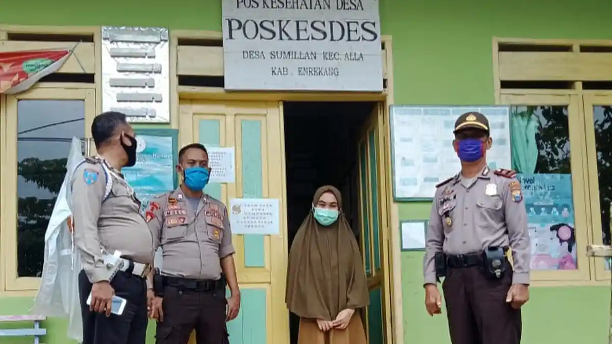 Begini Pesan Kapolsek Alla Saat Berkunjung ke Posko Kampung Tangguh Desa Sumillan