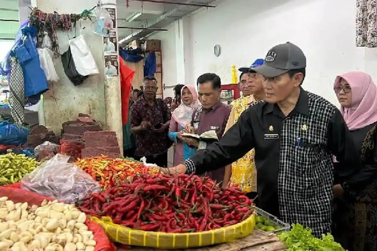 Harga Cabai Meroket, Wabup Lombok Tengah HM Nursiah Sidak ke Pasar Renteng Praya 