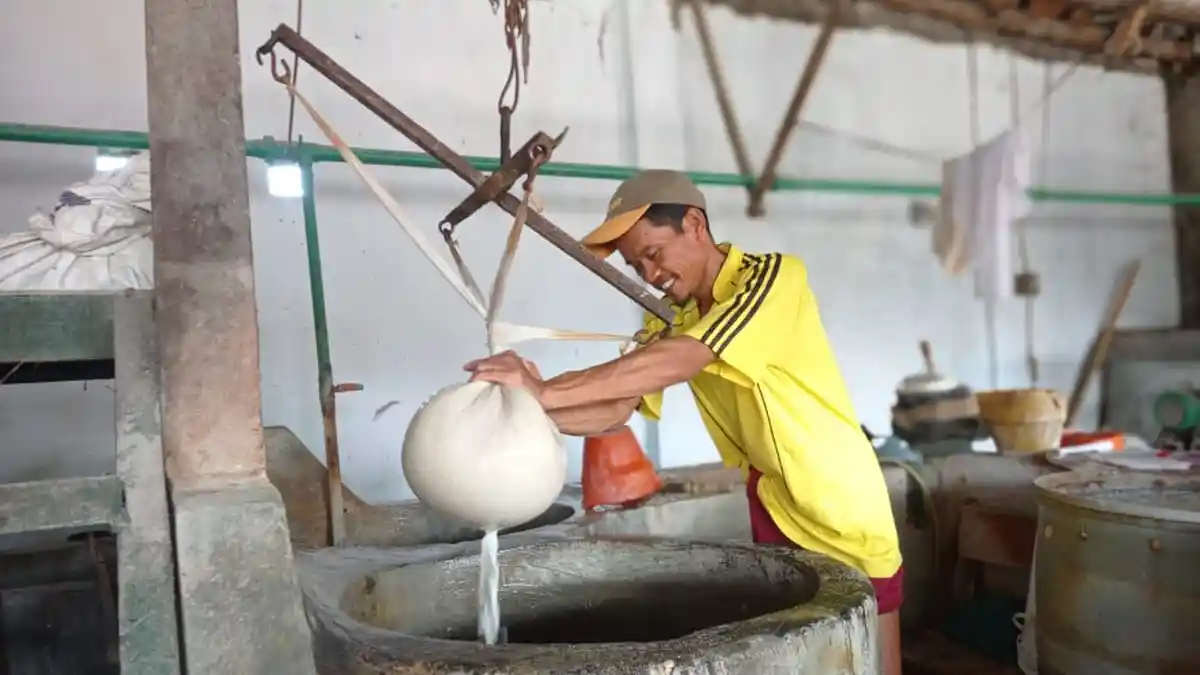 Pemkab Sampang Tanggapi Harga Kedelai Naik, Ini Upaya Diskoperindag Kabupaten Hanya Mengawasi