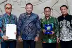 Bupati-Sampang-Slamet-Junaidi-usai-penandatanganan-kerja-sama-strategis.jpg