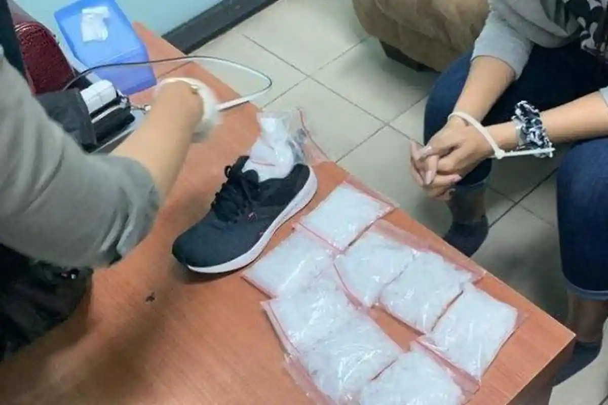 Sabu Disimpan di Betis, Sepatu & Pinggang, Oknum ASN dan Wanita Inisial ML Diamankan Petugas Bandara