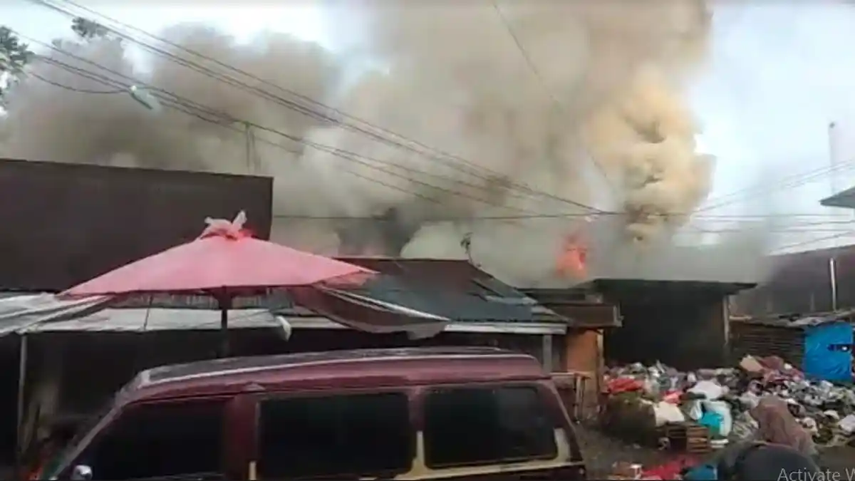 Kedai yang Terbakar di Pasar Aur Tajungkang Bukittinggi Warung Ampera, Bakso hingga Konveksi