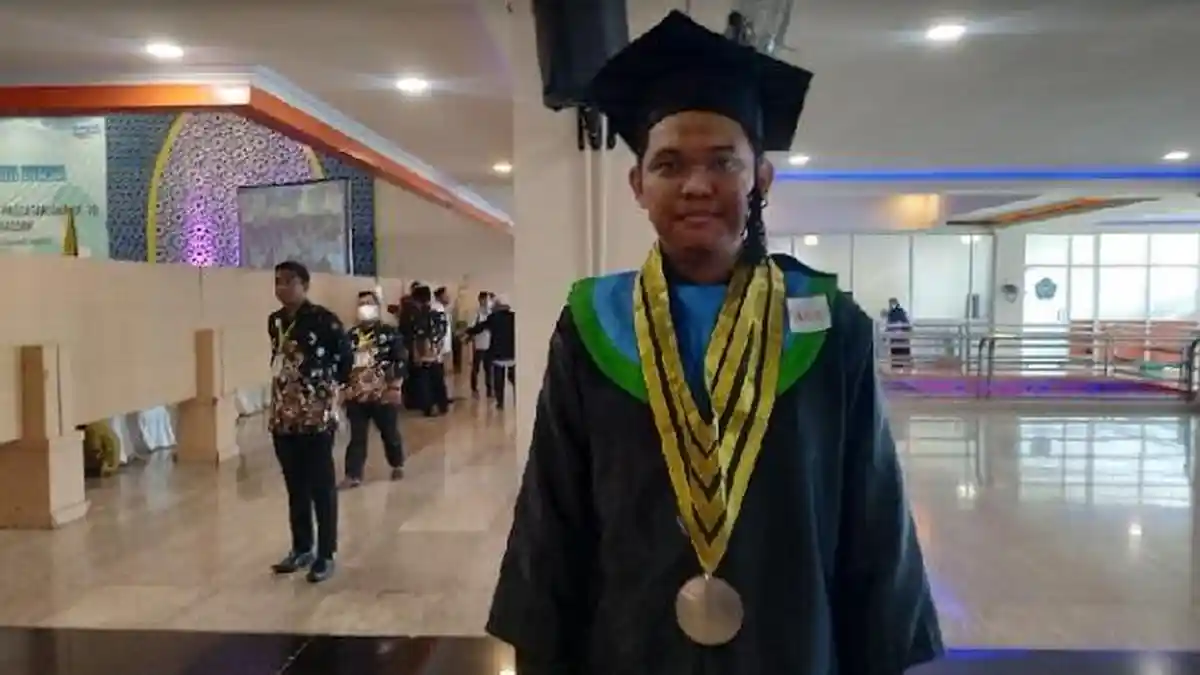Kenalkan Eka Mahendra Putra, Lulusan Terbaik Unismuh Hafal 30 Juz Alquran
