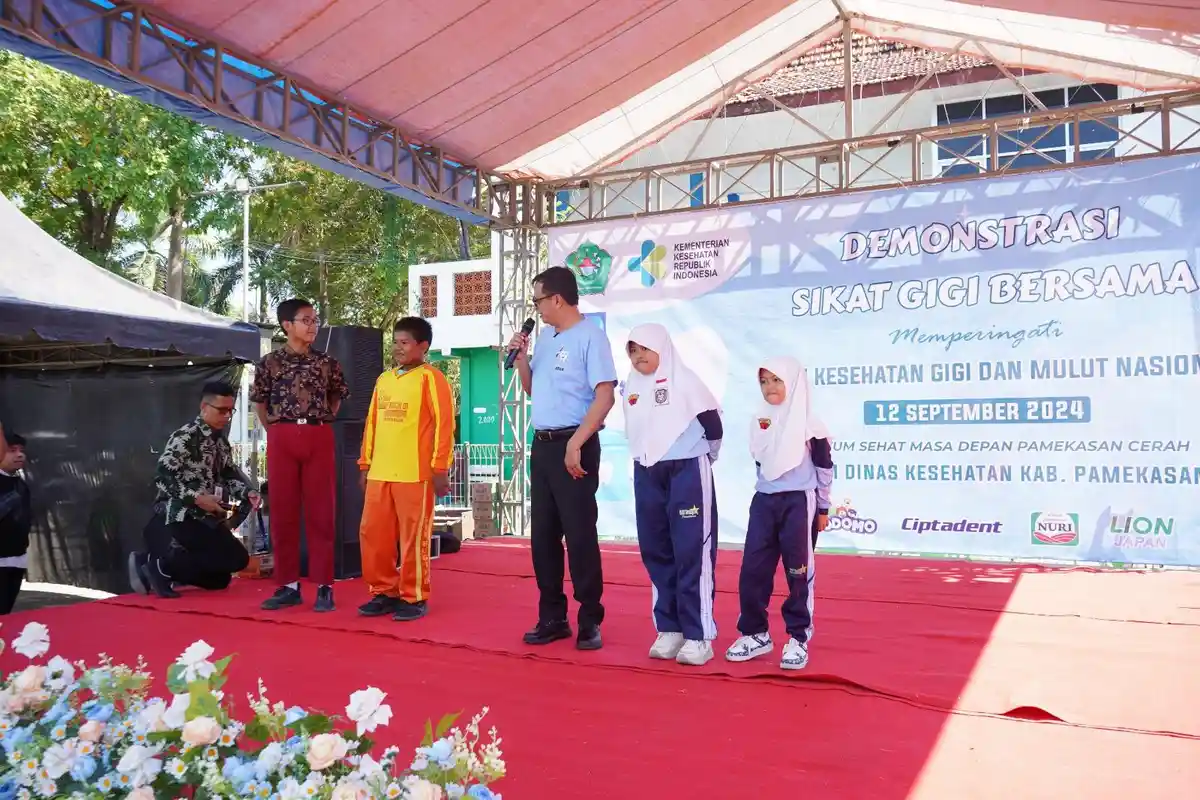 Pemkab Pamekasan Gelar Demonstrasi Sikat Gigi Bersama Ribuan Siswa, Ajak Siswa Jaga Kesehatan Mulut