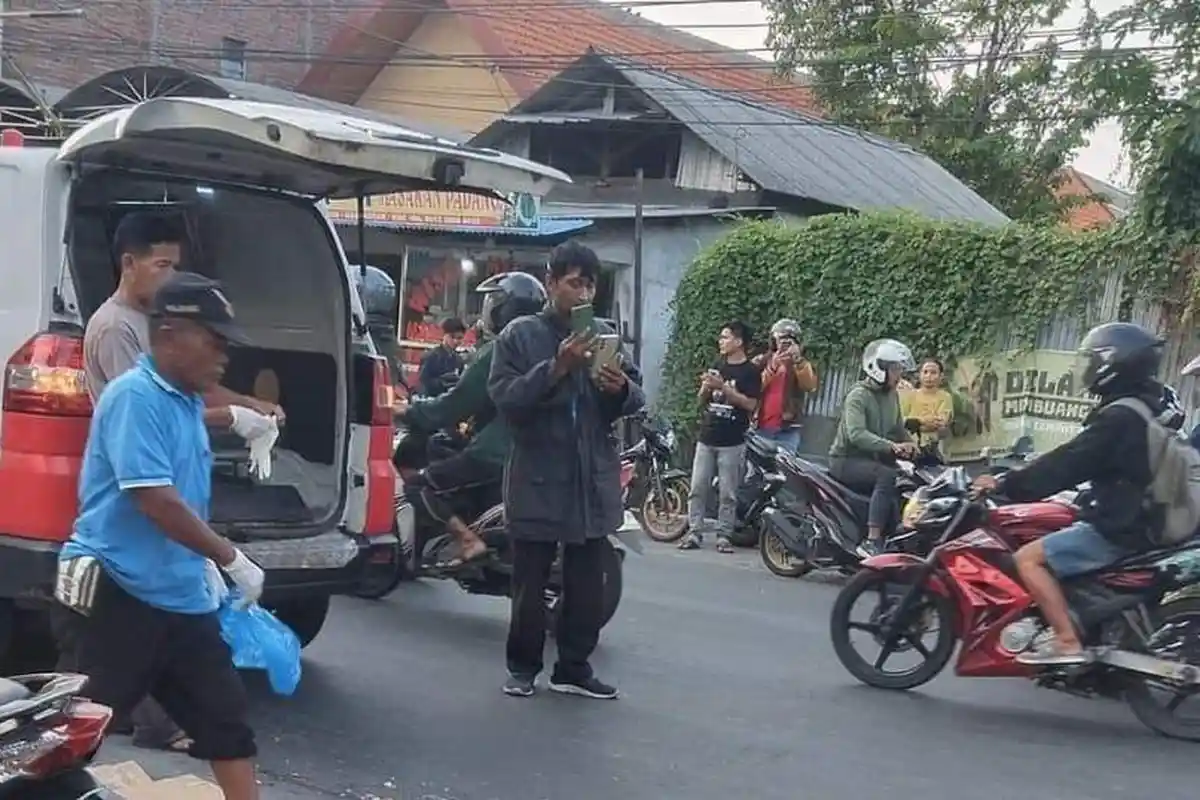 Kecelakaan Maut Truk Gandeng Vs Honda Vario di Gresik, Wanita Surabaya Meninggal Dunia di TKP