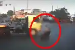 Detik-detik Pemotor Tergilas Truk di Cilincing Terekam Kamera CCTV