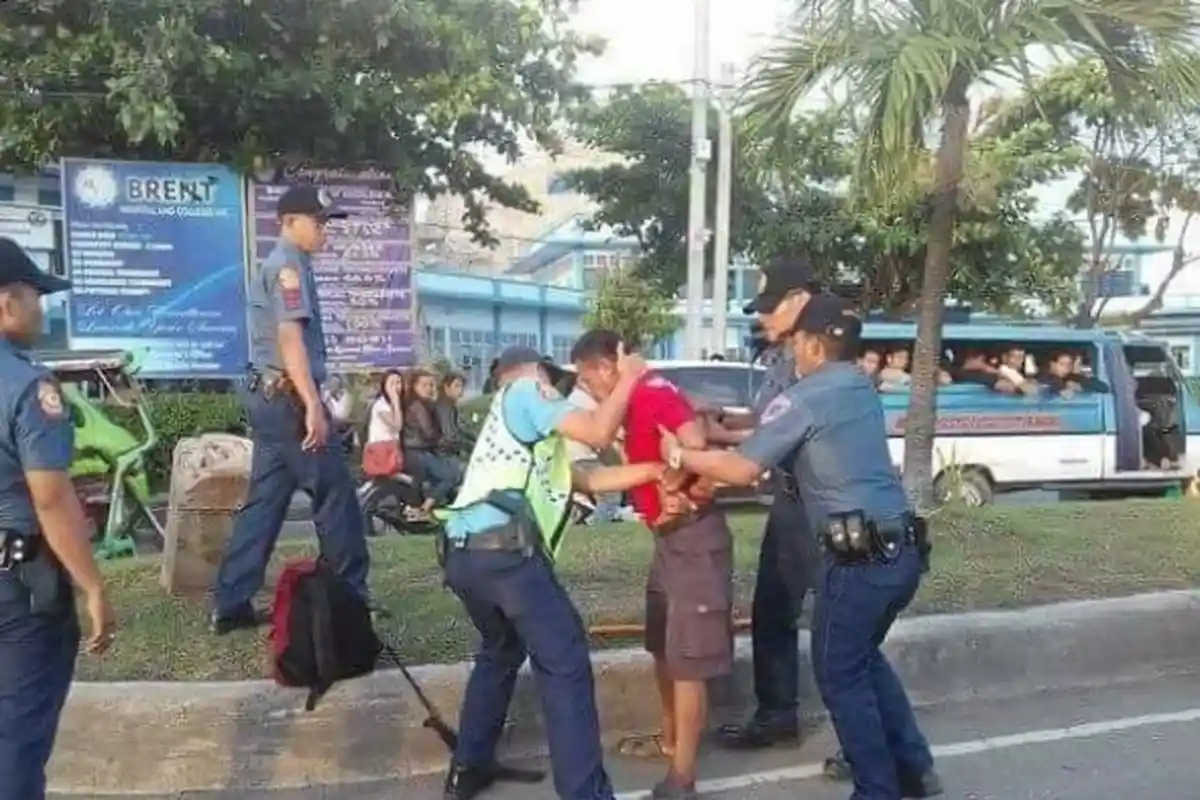 Sambil Memeluk Uang Pengobatan Anak, Pria Ini Tewas Setelah Digeledah Polisi