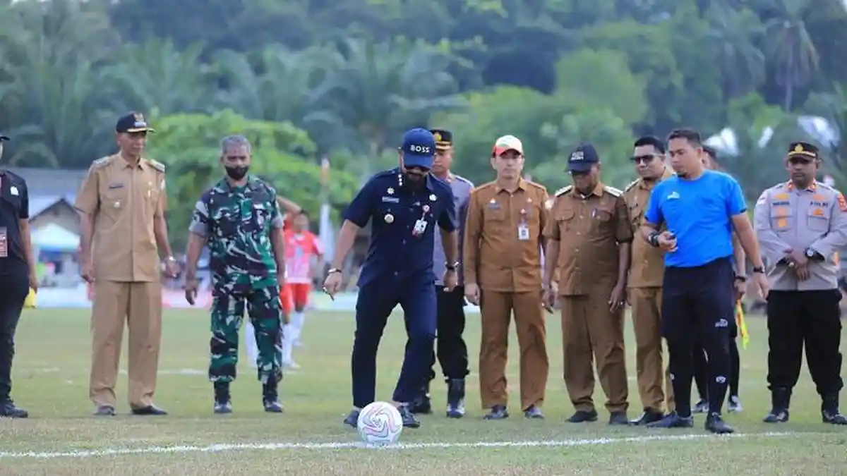 Perebutkan Total Hadiah Rp 100 Juta, Turnamen Bola Piala Bupati Aceh Timur Cup II Resmi Bergulir - Serambinews.com