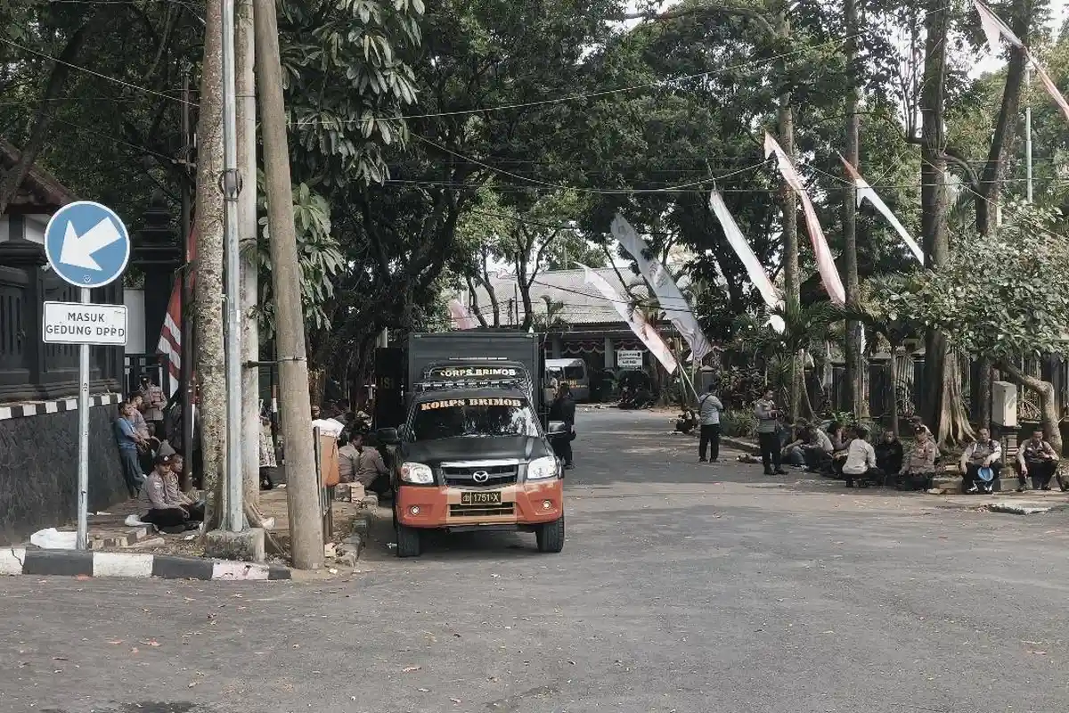 BREAKING NEWS - Mahasiswa Demo Lagi di DPRD Kota Malang