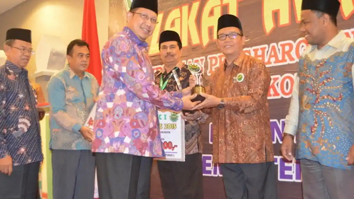 Baznas Kutim Terima Penghargaan Zakat Awards dari Menteri Agama RI