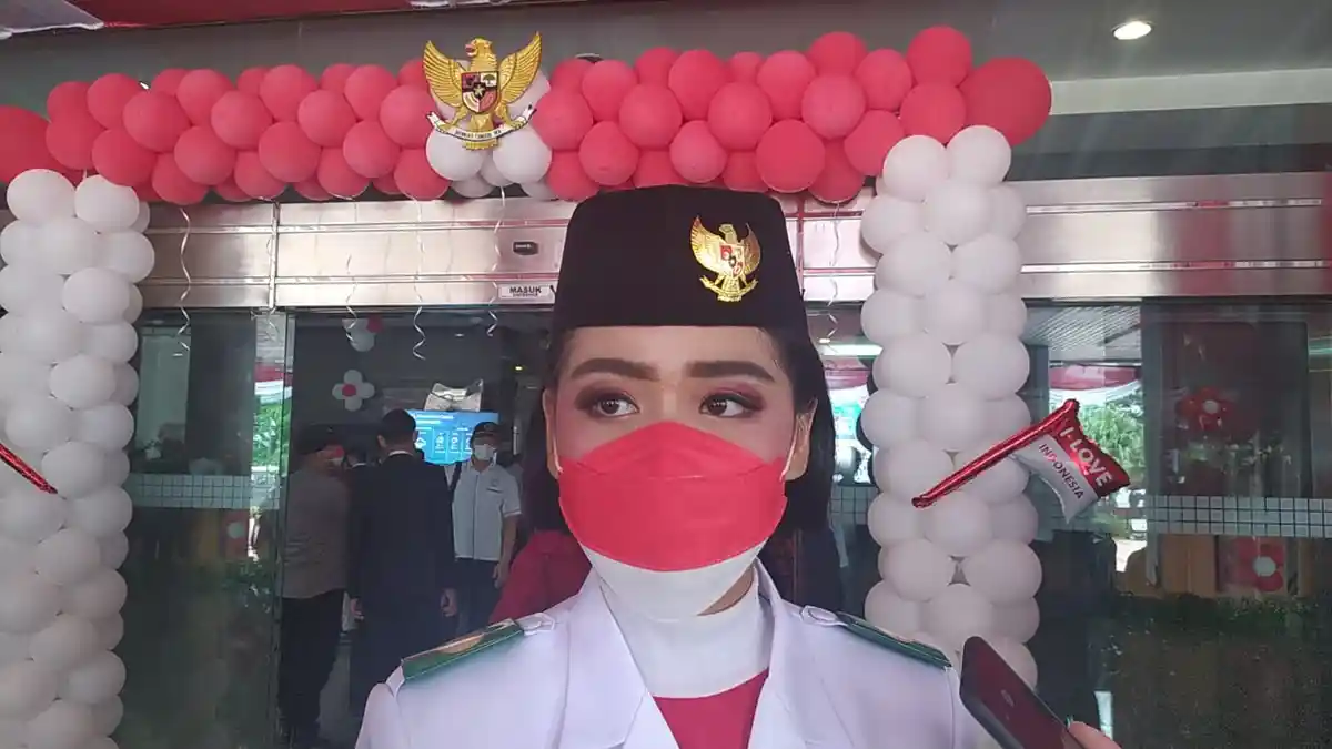Dealsy Agnesia Beber Metode Latihan Pembawa Baki Replika Bendera Pusaka di Kantor Gubernur Kaltim
