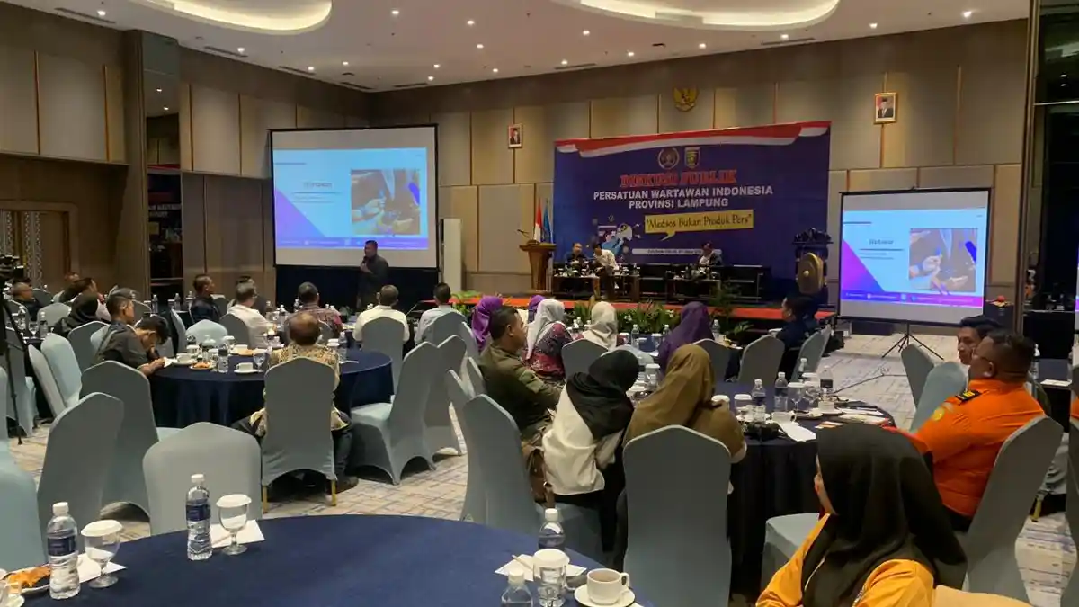 Humas Unila Hadiri Diskusi Publik Rangkaian Peringatan Hari Pers Nasional di Hotel Golden Tulip