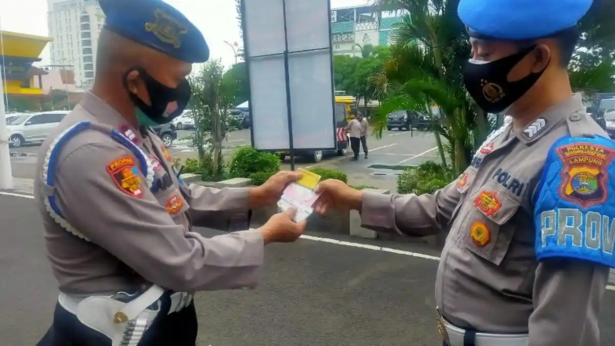 Cegah Pelanggaran, Propam Polresta Bandar Lampung Cek Administrasi Senjata Api