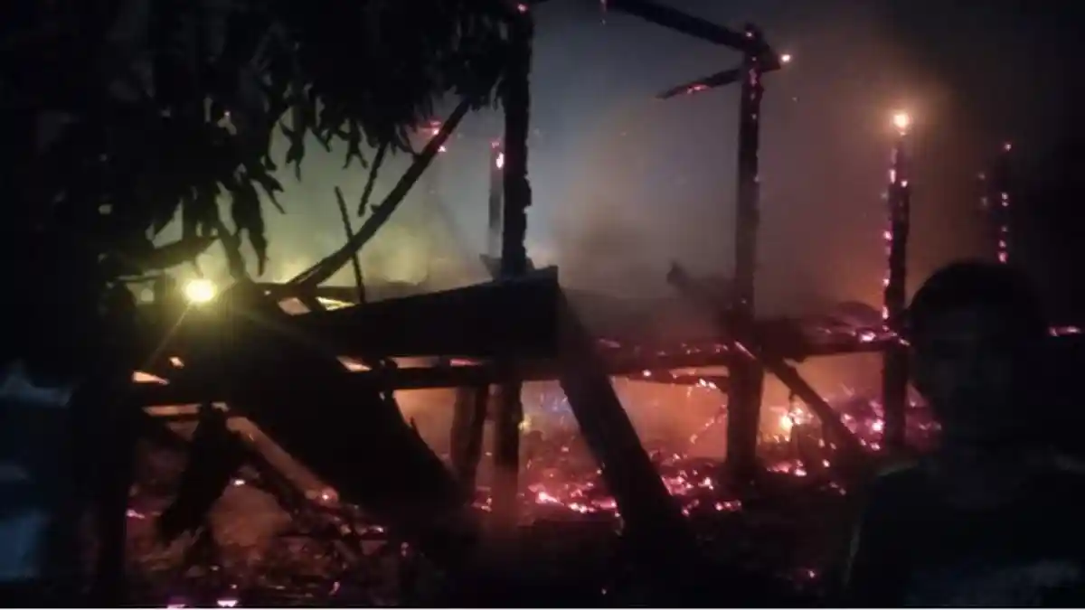 Setengah Jam, Rumah Ilyas Warga Sumber Marga Telang Terbakar Rata Dengan Tanah