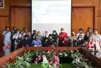 Media-dan-UINSU-berfoto-bersama-usai-acara-silaturahmi.jpg