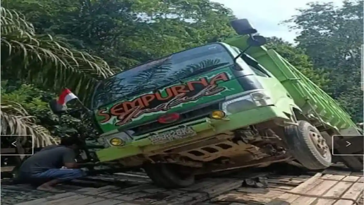 Hapsak Setiawan Minta Jembatan Sungai Sapak di Subah Kabupaten Sambas Cepat Direhab