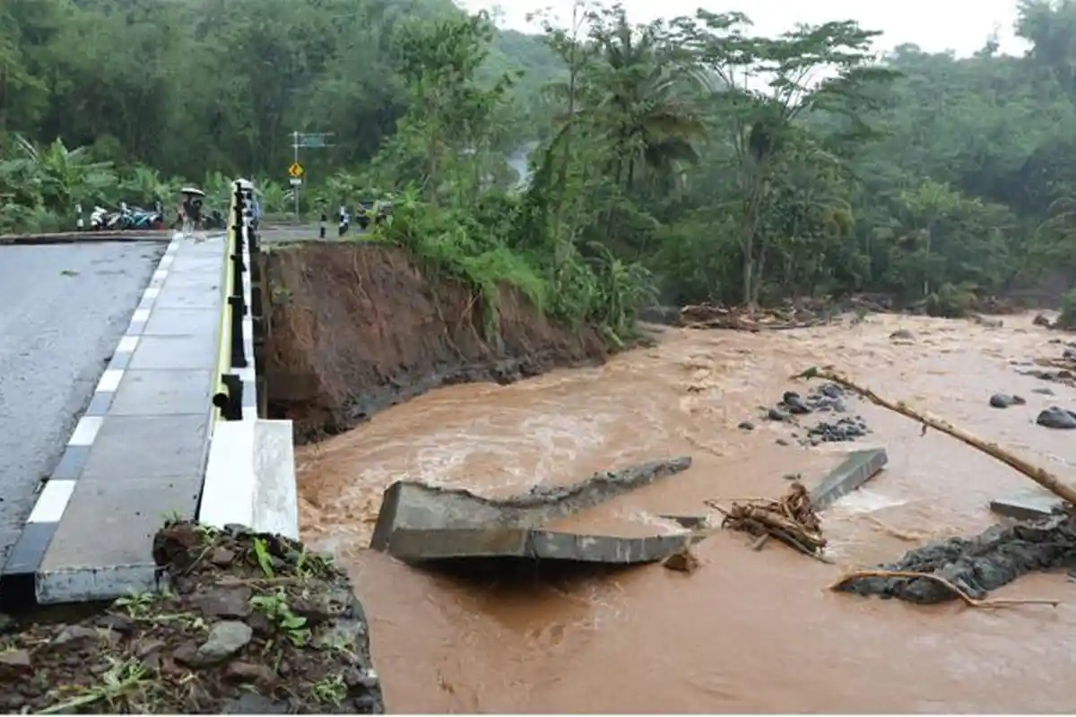 Ribuan Warga Sukabumi Terdampak Bencana Longsor hingga Banjir, 4 Orang Dinyatakan Hilang