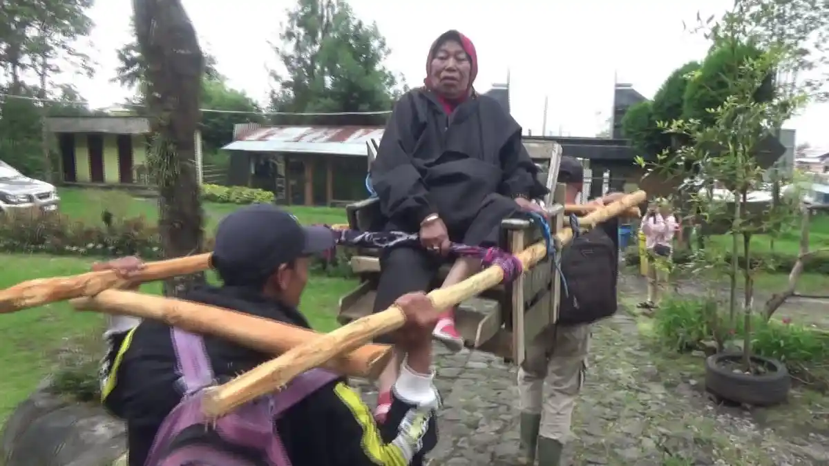 Lebaran Idul Fitri 2023, Mbok Yem Pemilik Warung di Puncak Lawu Turun Gunung