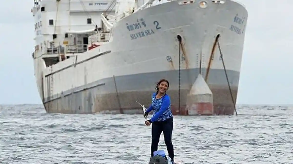 Senangnya Menteri Susi saat Paddling di Dekat Kapal Sitaan, Silver Sea