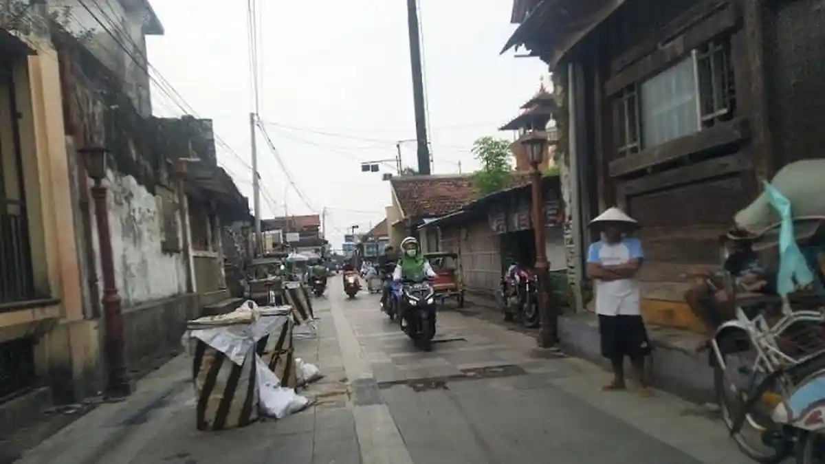 BERITA KUDUS : Batu Granit Jalan Menara Kudus Mulai Diperbaiki