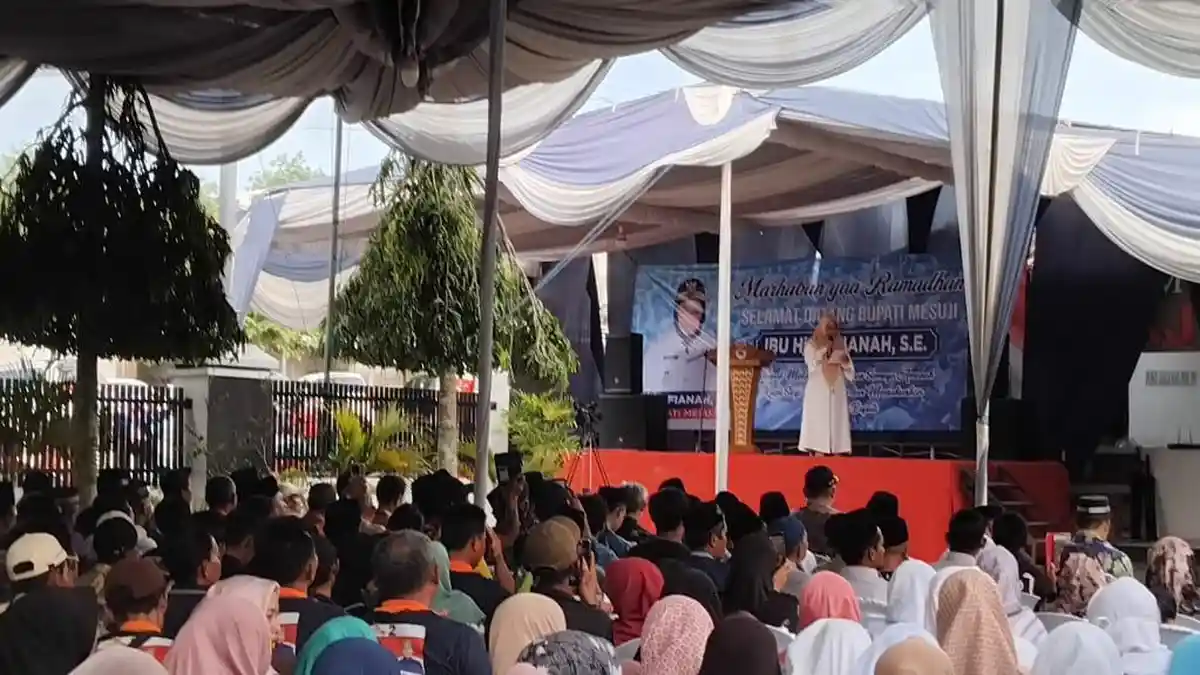 Pulang dari Retret, Bupati Mesuji Elfianah Disambut Ratusan Warga