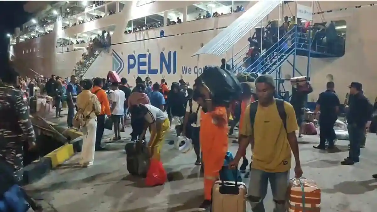 Pemudik Nataru dari Luar Negeri Tiba di Pelabuhan Lorens Say Maumere
