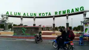 alun-alun-rembang-tempat-digelarnya-panggung-hiburan.jpg
